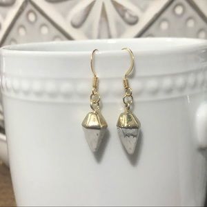 Howlite and gold point earrings